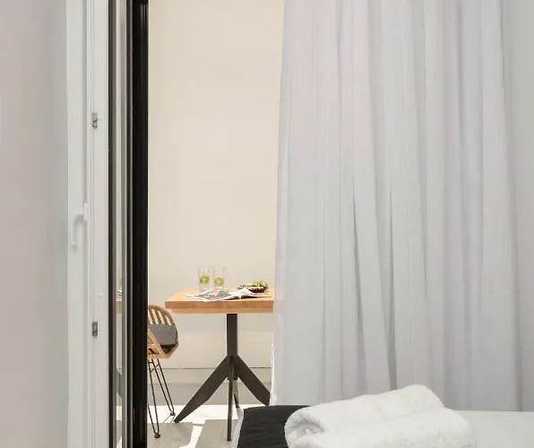 Diadema In The Town Daire